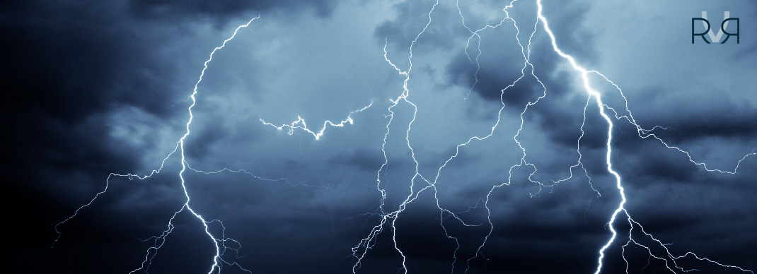 Wenn der Blitz einschlägt – wann zahlt die Versicherung?